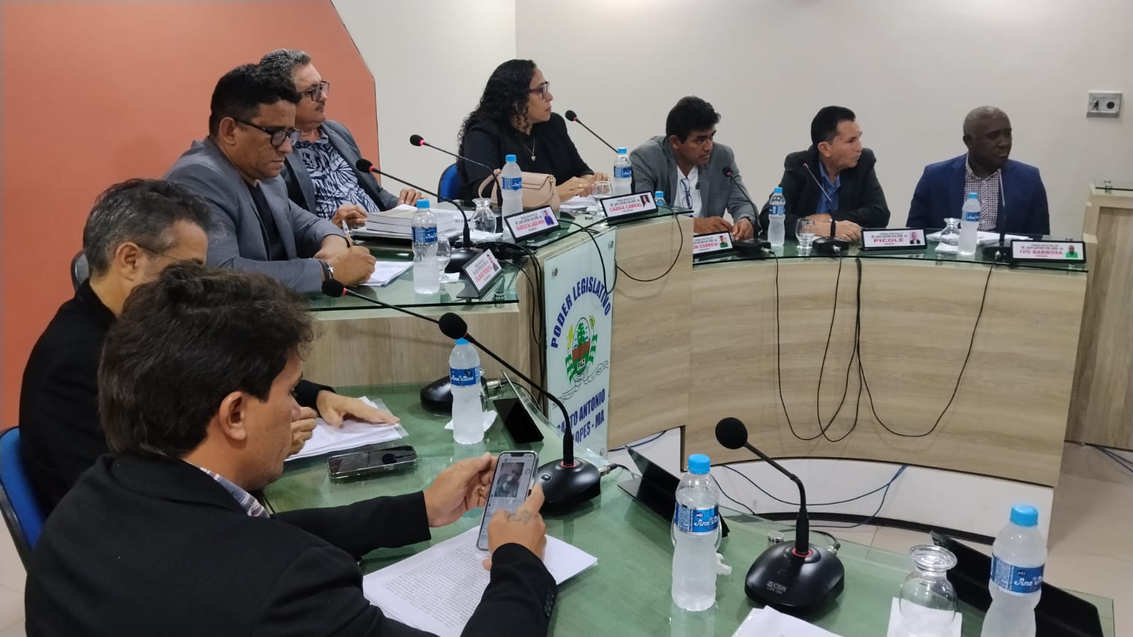 Câmara Municipal de Santo Antônio dos Lopes recebe estudantes e aprecia projetos de iniciação c...