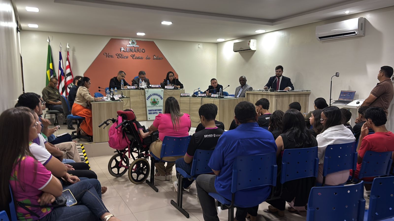 Câmara Municipal recebe estudantes da Unidade Integrada Ananias Murad durante sessão plenária