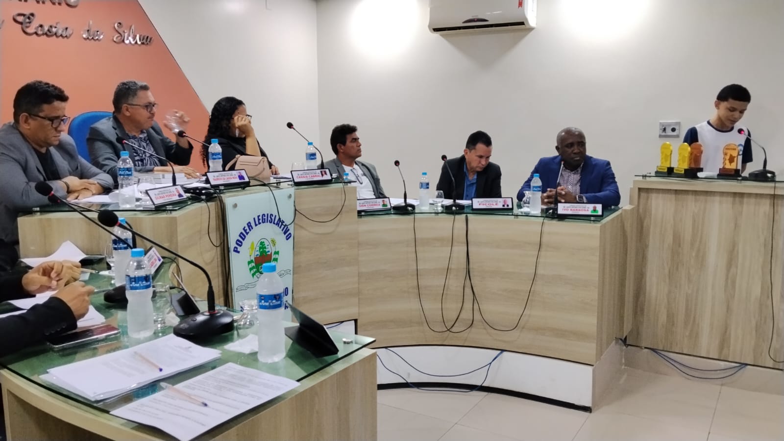 Câmara Municipal de Santo Antônio dos Lopes recebe estudantes e aprecia projetos de iniciação c...