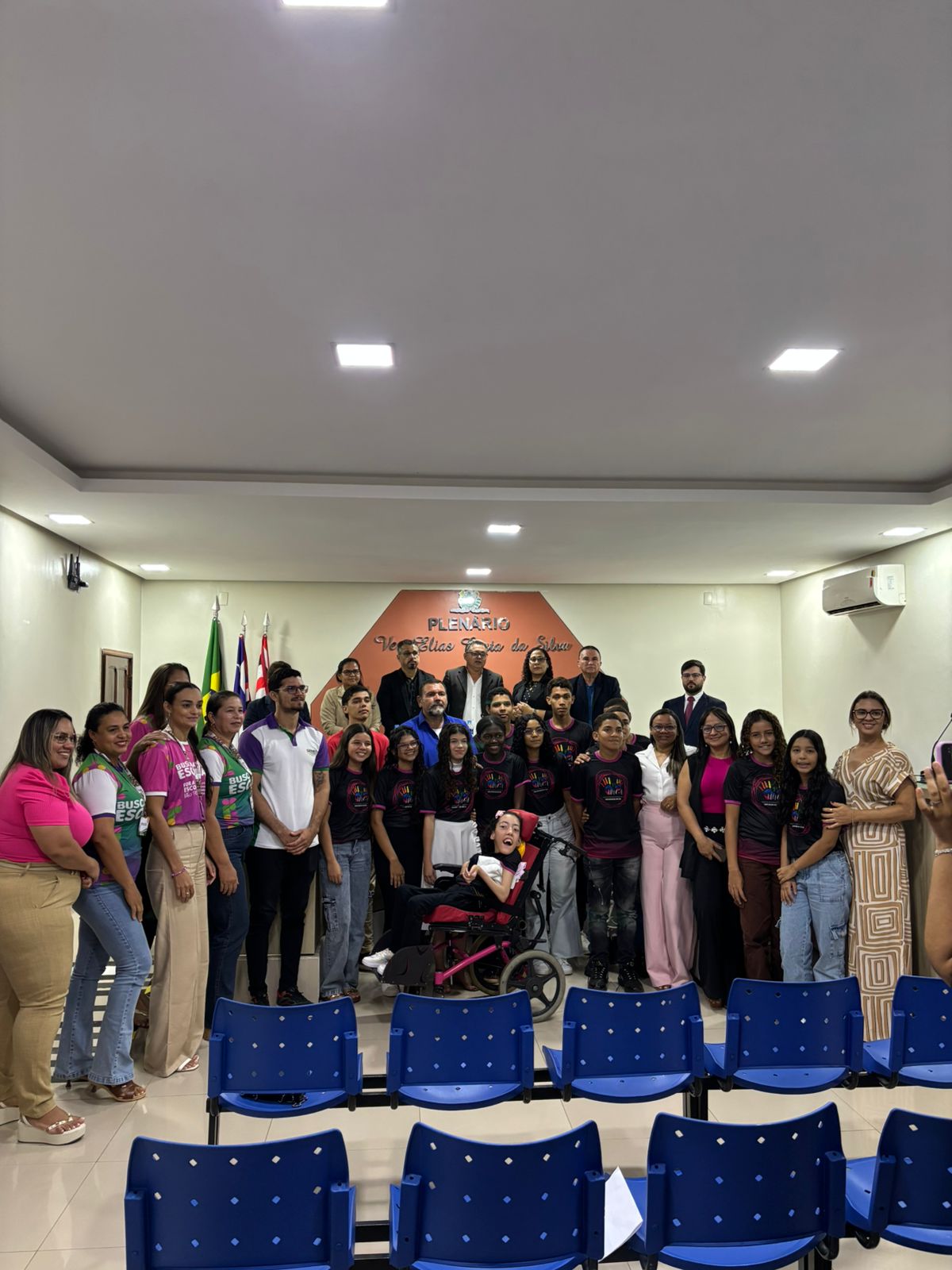 Câmara Municipal recebe estudantes da Unidade Integrada Ananias Murad durante sessão plenária