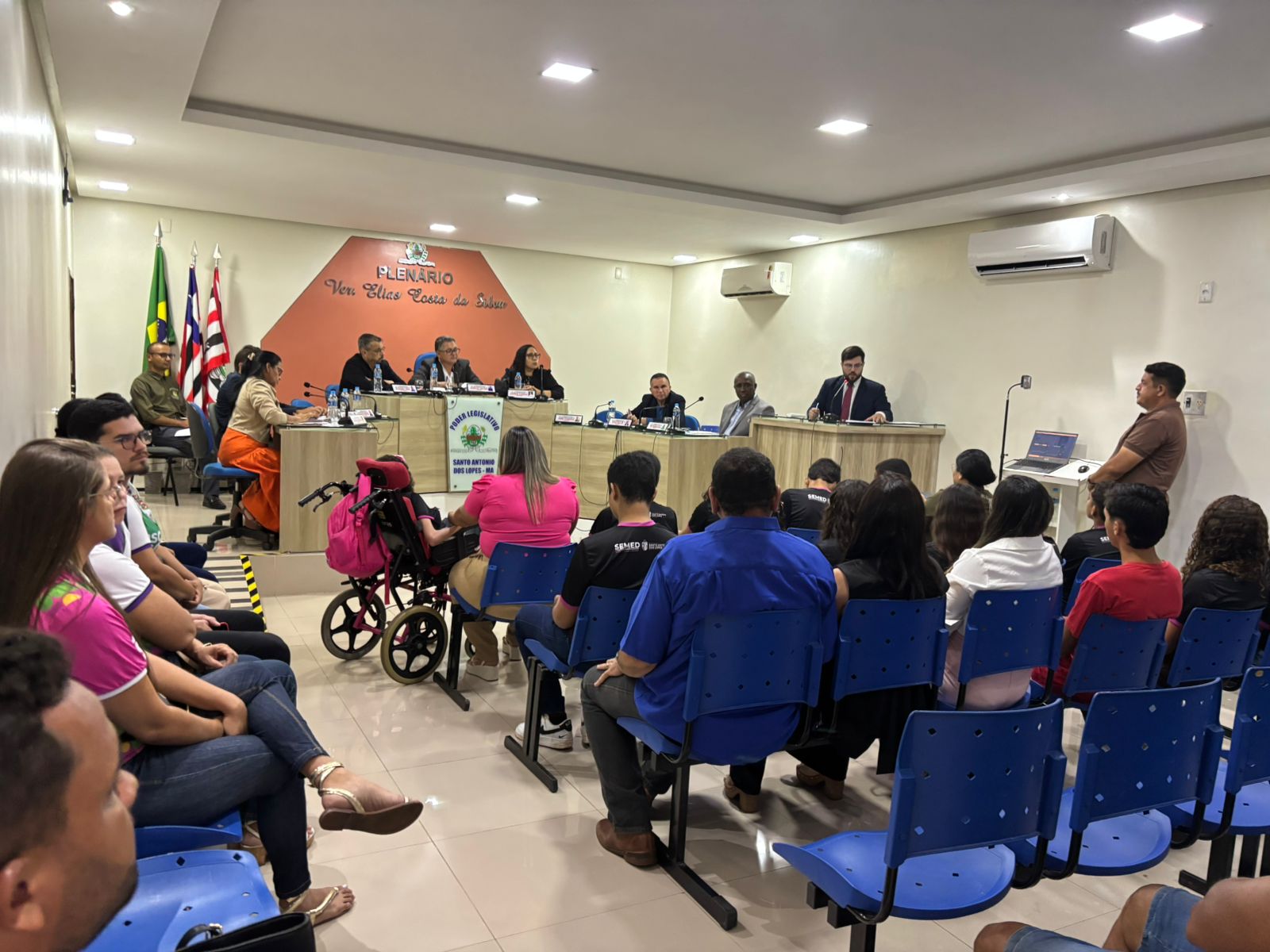 Câmara Municipal recebe estudantes da Unidade Integrada Ananias Murad durante sessão plenária