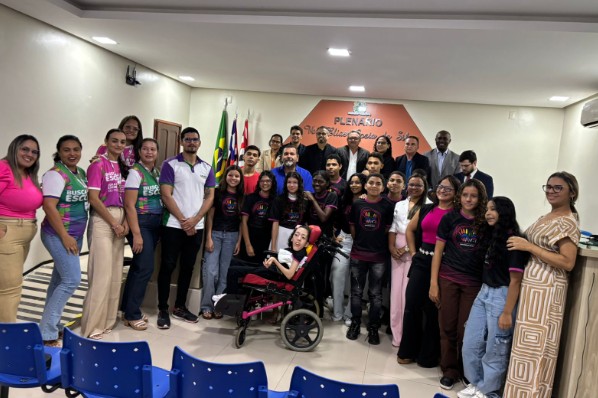 Câmara Municipal recebe estudantes da Unidade Integrada Ananias Murad durante sessão plenária